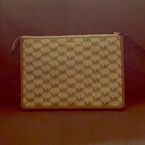 Michael Kors wristlet